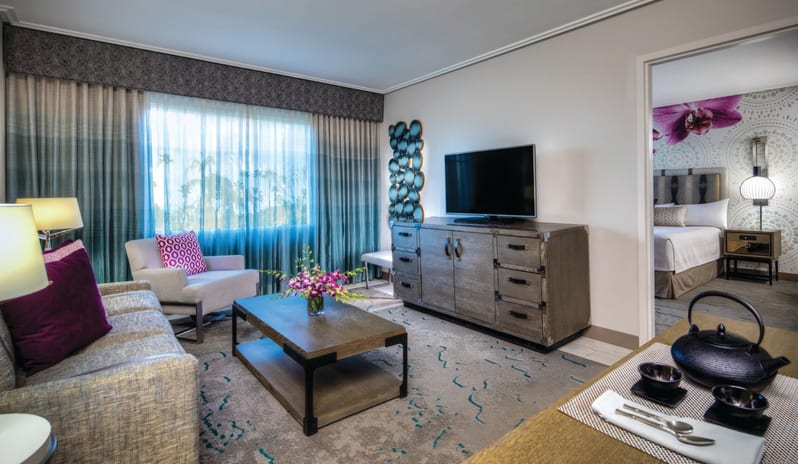 Loews Royal Pacific Universal Orlando - King Suite Living Room